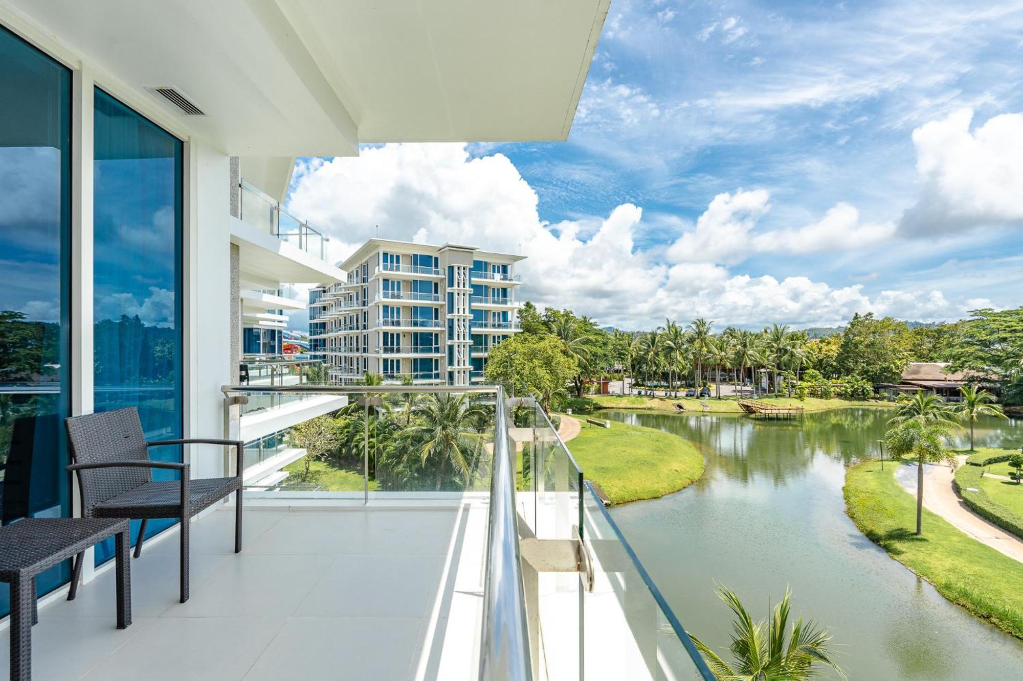 Splash Beach Resort, Maikhao Phuket - Sha Extra Plus Mai Khao Ngoại thất bức ảnh Balcony view of the golf course at The Ivy at River Ranch