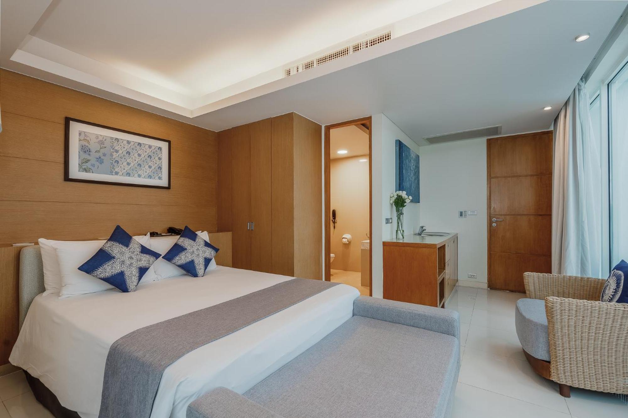 Splash Beach Resort, Maikhao Phuket - Sha Extra Plus Mai Khao Ngoại thất bức ảnh A bedroom at the hotel
