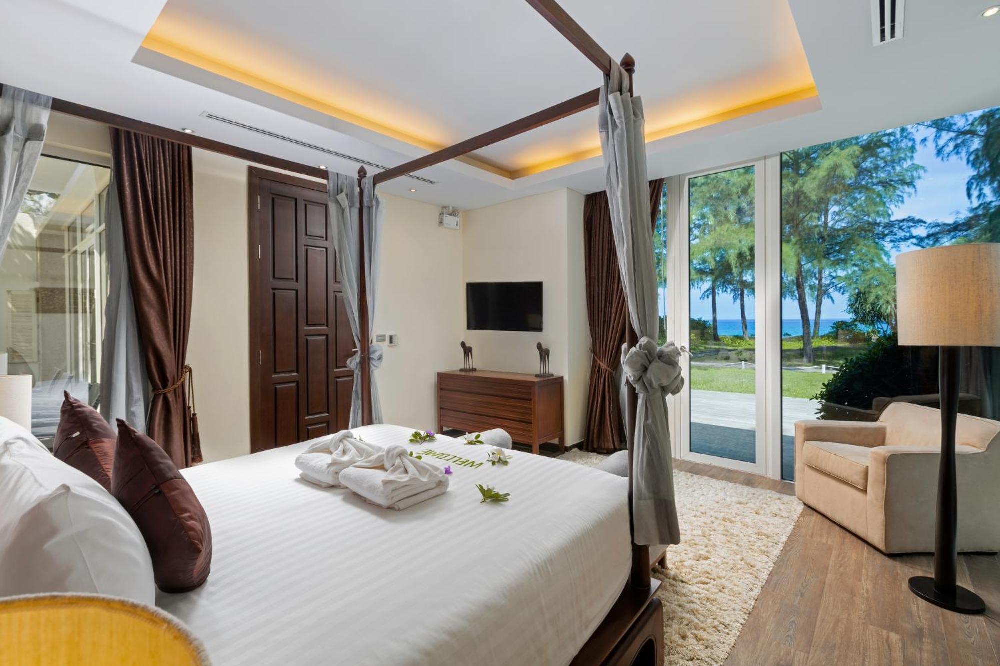 Splash Beach Resort, Maikhao Phuket - Sha Extra Plus Mai Khao Ngoại thất bức ảnh A bedroom at the resort
