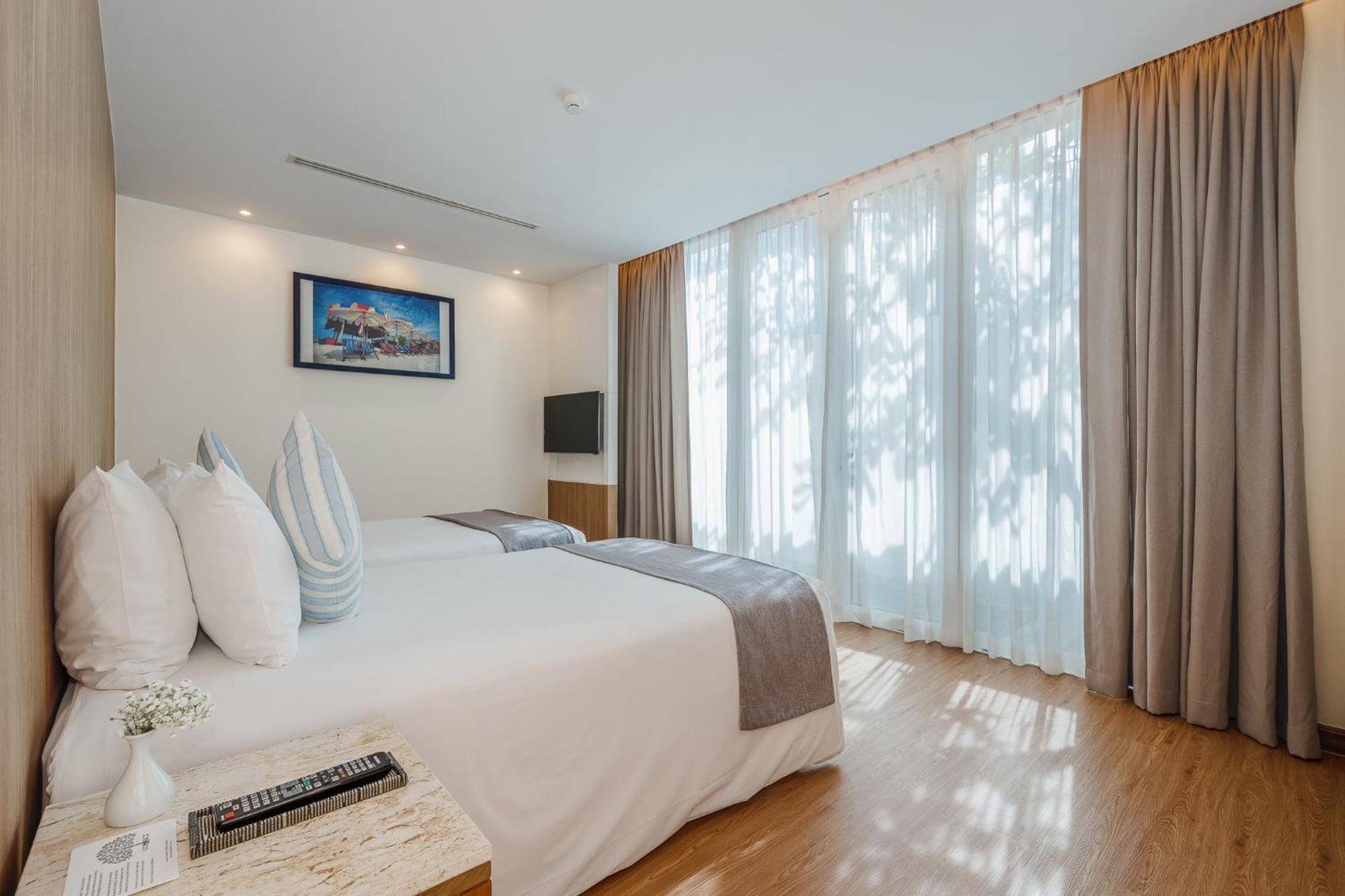 Splash Beach Resort, Maikhao Phuket - Sha Extra Plus Mai Khao Ngoại thất bức ảnh A bedroom at the hotel