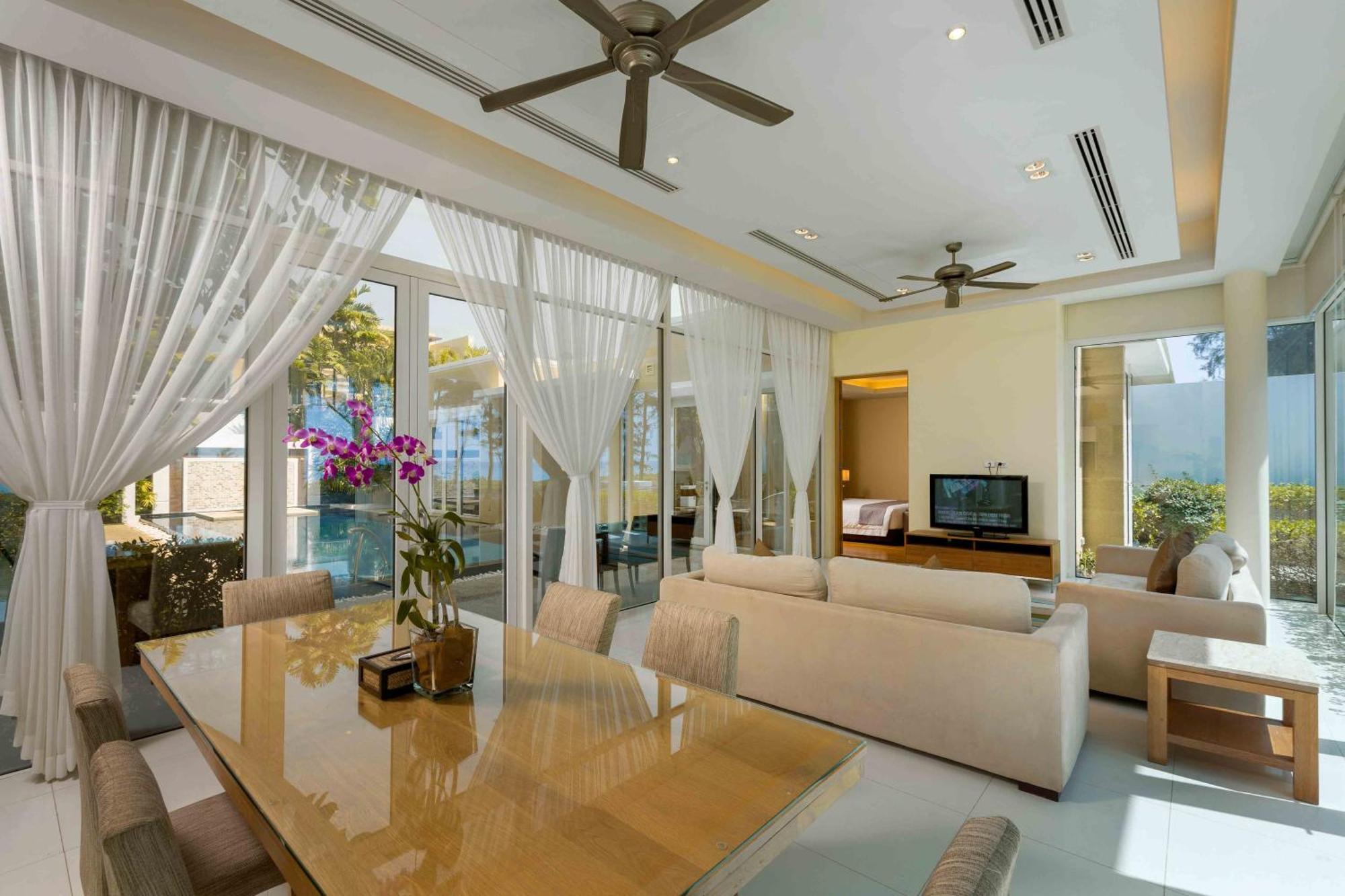 Splash Beach Resort, Maikhao Phuket - Sha Extra Plus Mai Khao Ngoại thất bức ảnh A living room in a villa at the resort