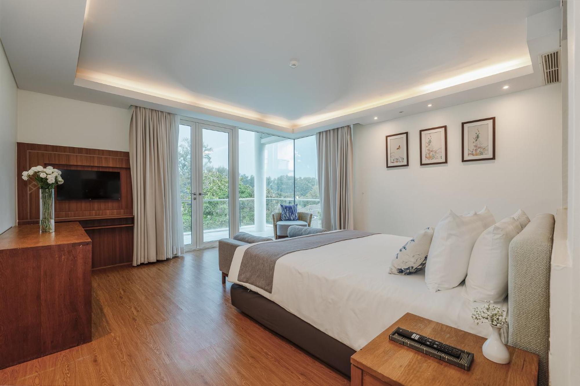 Splash Beach Resort, Maikhao Phuket - Sha Extra Plus Mai Khao Ngoại thất bức ảnh A bedroom at the hotel