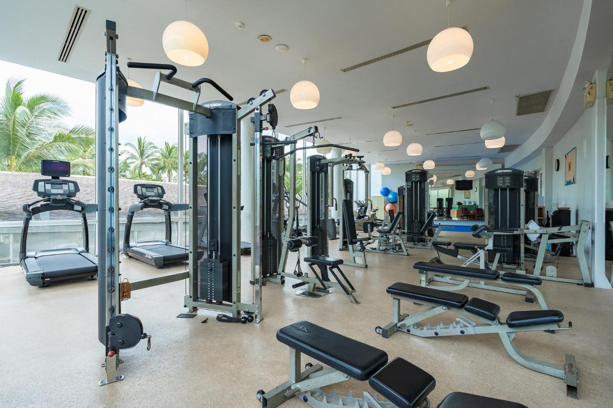 Splash Beach Resort, Maikhao Phuket - Sha Extra Plus Mai Khao Ngoại thất bức ảnh A gym at a resort