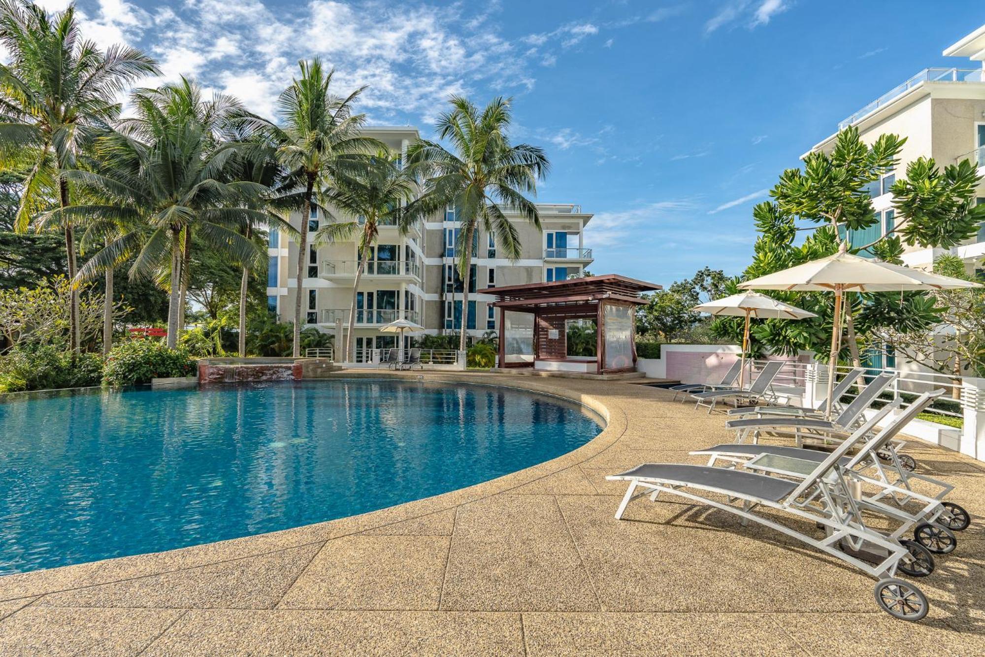 Splash Beach Resort, Maikhao Phuket - Sha Extra Plus Mai Khao Ngoại thất bức ảnh The swimming pool at the resort